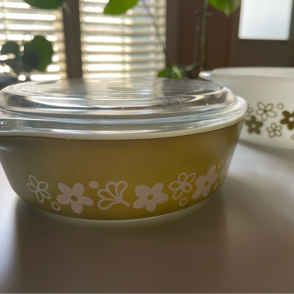 Bundle of 2. One has a lid. Vintage Pyrex Spring Blossom - Picture 2 of 6